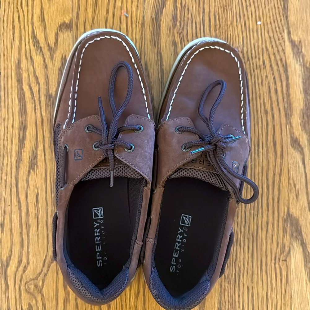 Older boys size 6 sperry boat shoes brown leather